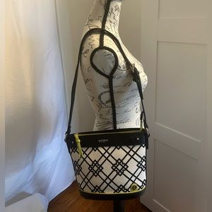 EUC Spartina 449 boutique purse in black & white woven fabric with olive green.